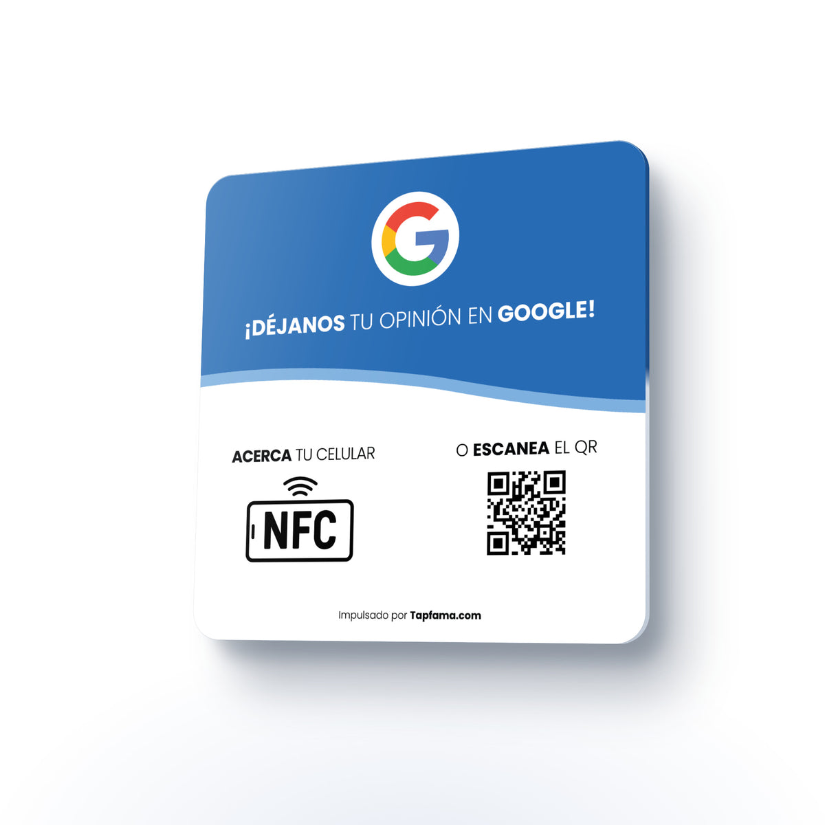 Placa Tapfama de acrílico con NFC y código QR, vista en ángulo